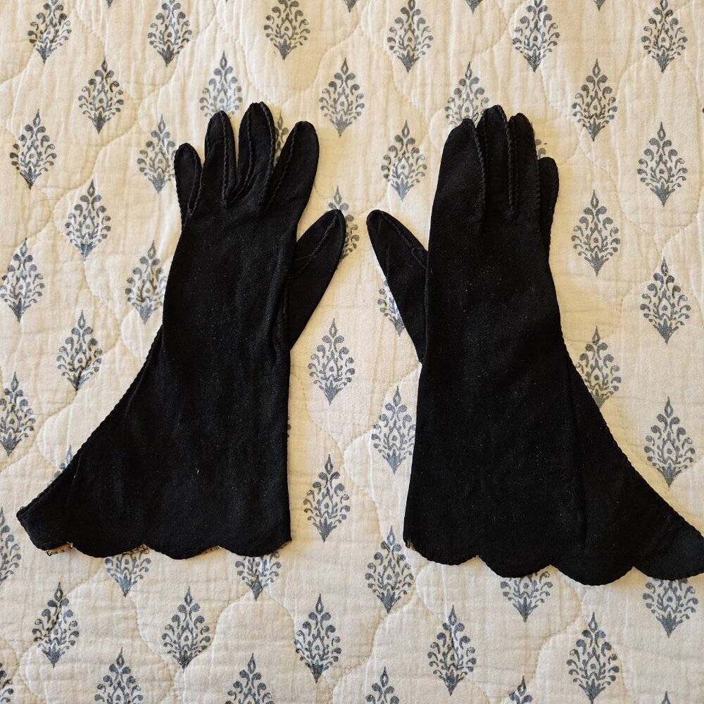 Vintage Juliette Black Suede Opera Gloves Scalloped Edge Formal Evening 6.5 - Picture 3 of 11